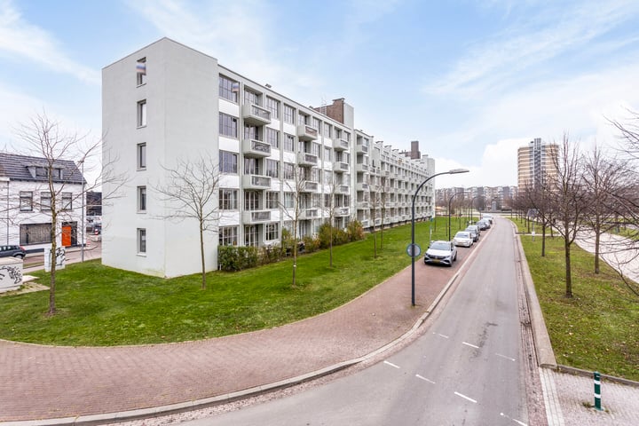 Bekijk foto 1 van Koningsplein flat 109-B