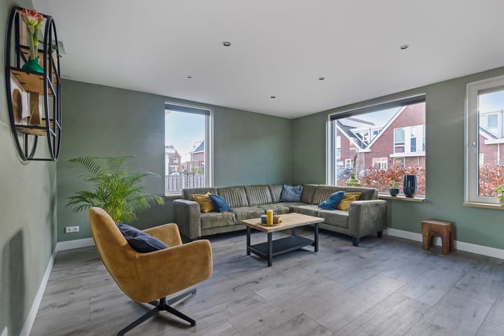 Foto 2 van Purperreiger 42