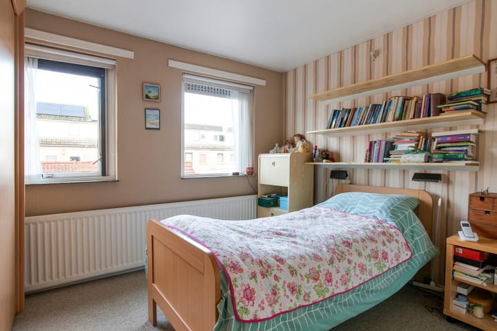 Foto 16 van Van Brederodestraat 14