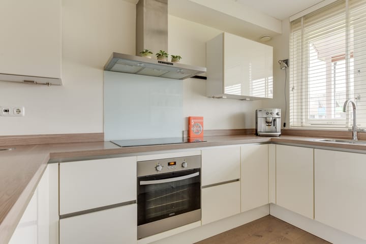 Photo 17 of P. van der Meerschstraat 15