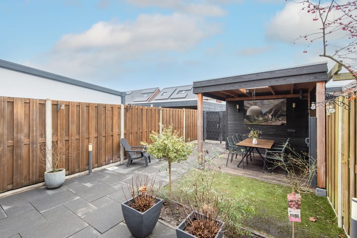 Photo 39 of P. van der Meerschstraat 15