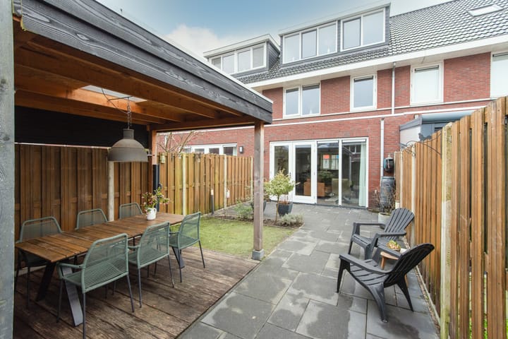 Photo 40 of P. van der Meerschstraat 15