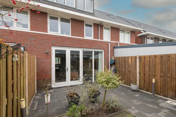 Photo 41 of P. van der Meerschstraat 15