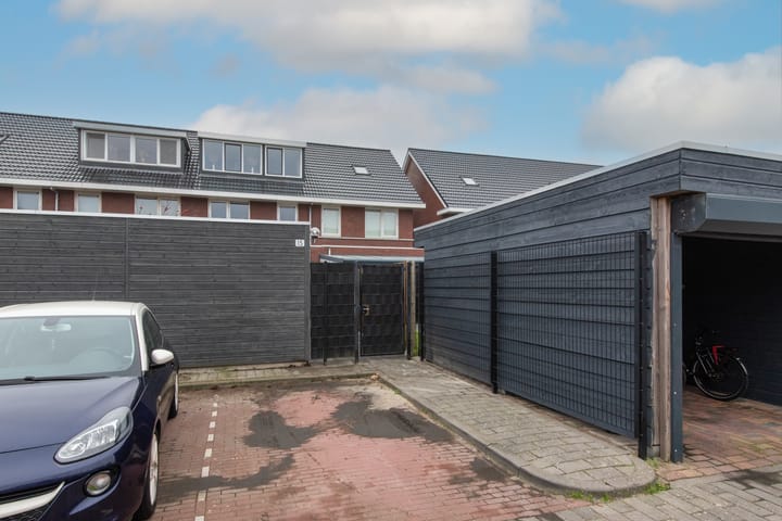 Photo 42 of P. van der Meerschstraat 15