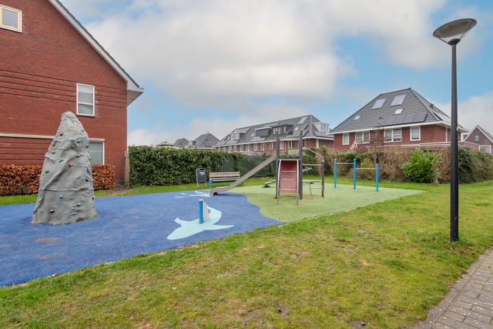 Photo 47 of P. van der Meerschstraat 15