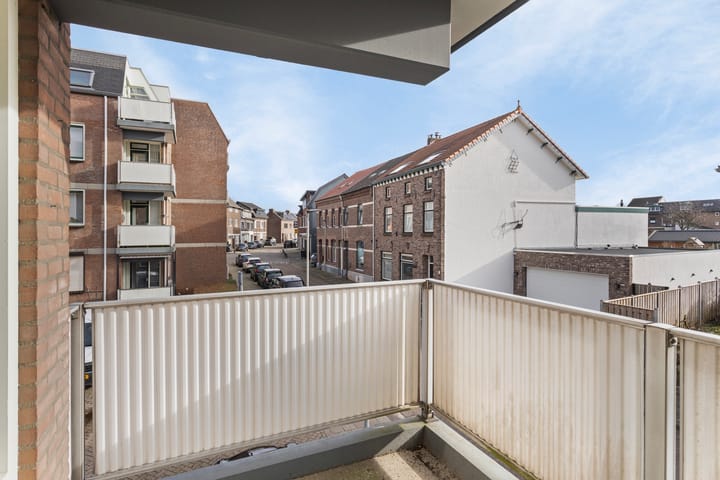 Foto 15 van Romeinenplein 10