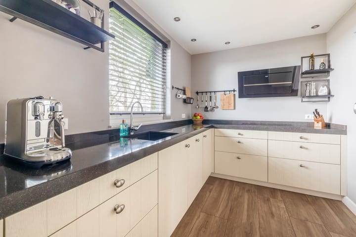 Foto 13 van Parallelweg 2