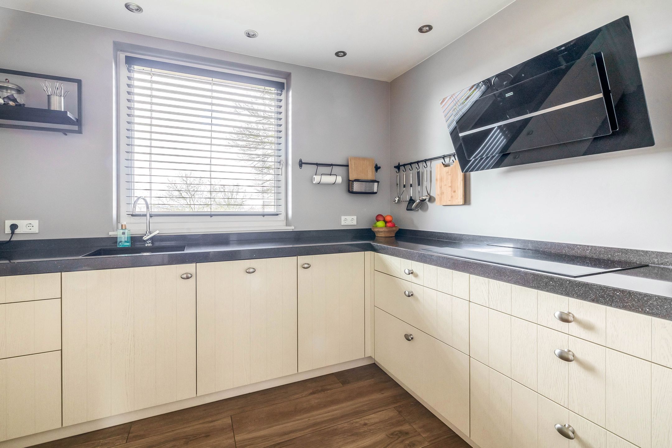 Foto 15 van Parallelweg 2