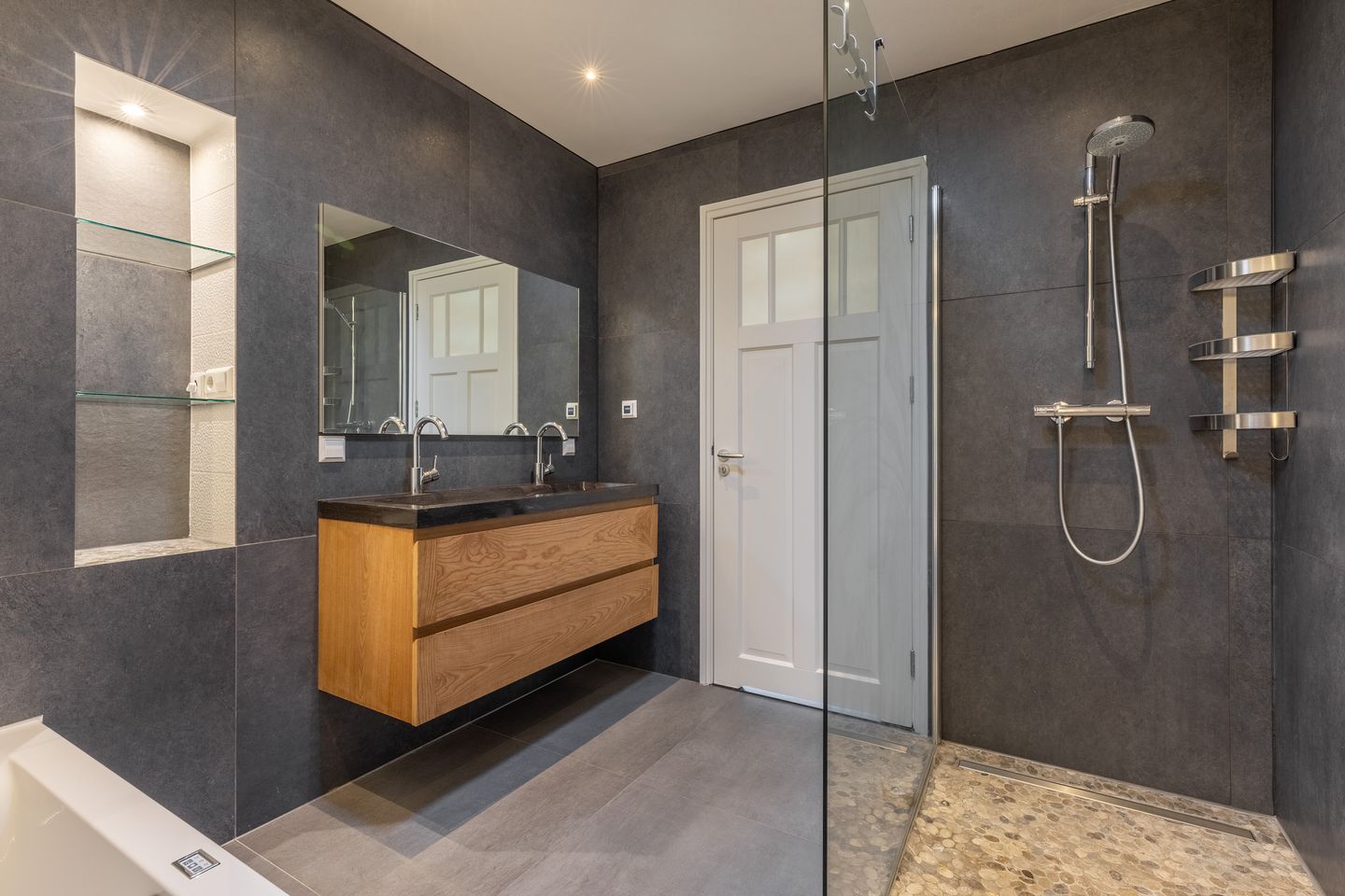 Foto 40 van U.J. Klarenstraat 9