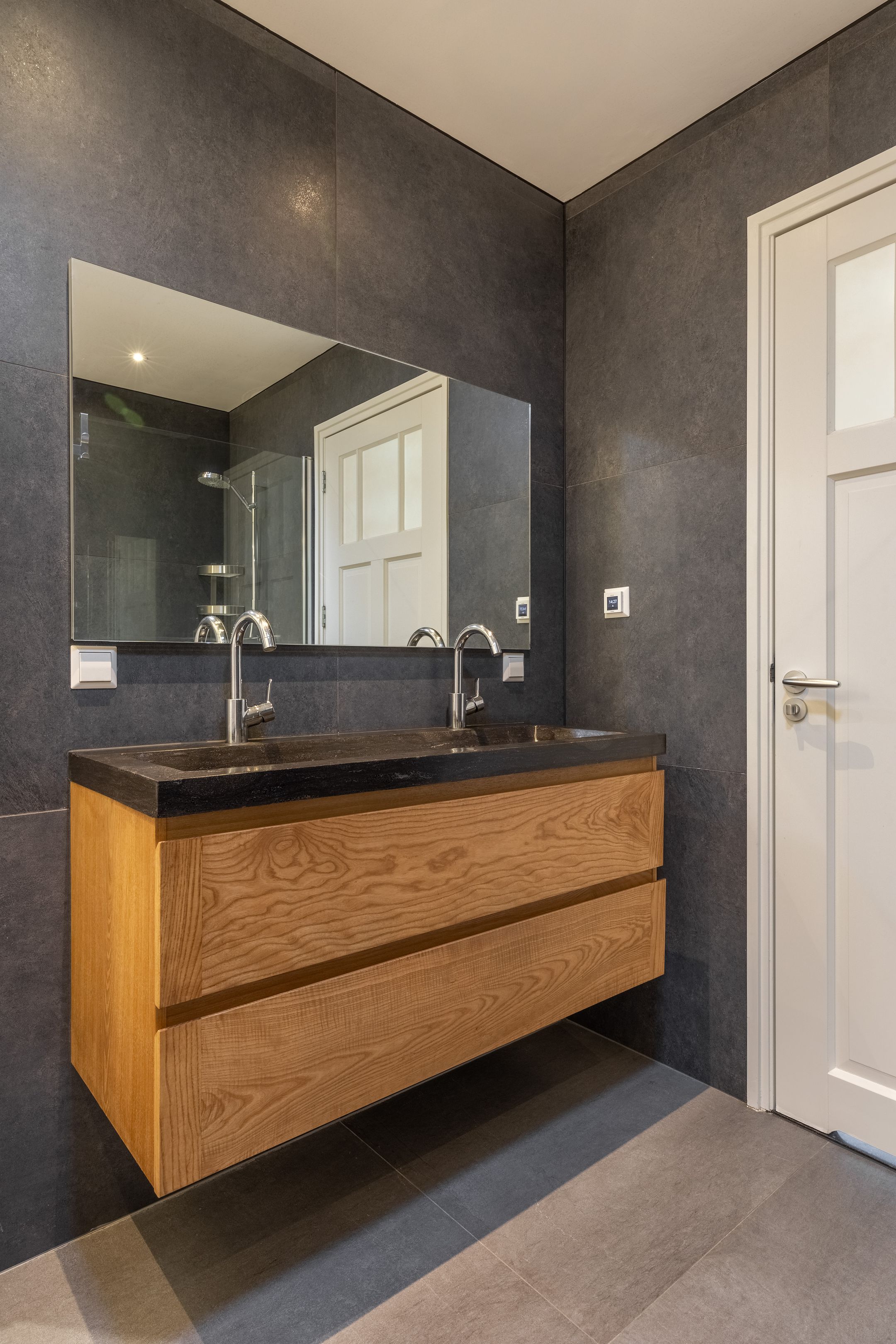 Foto 42 van U.J. Klarenstraat 9