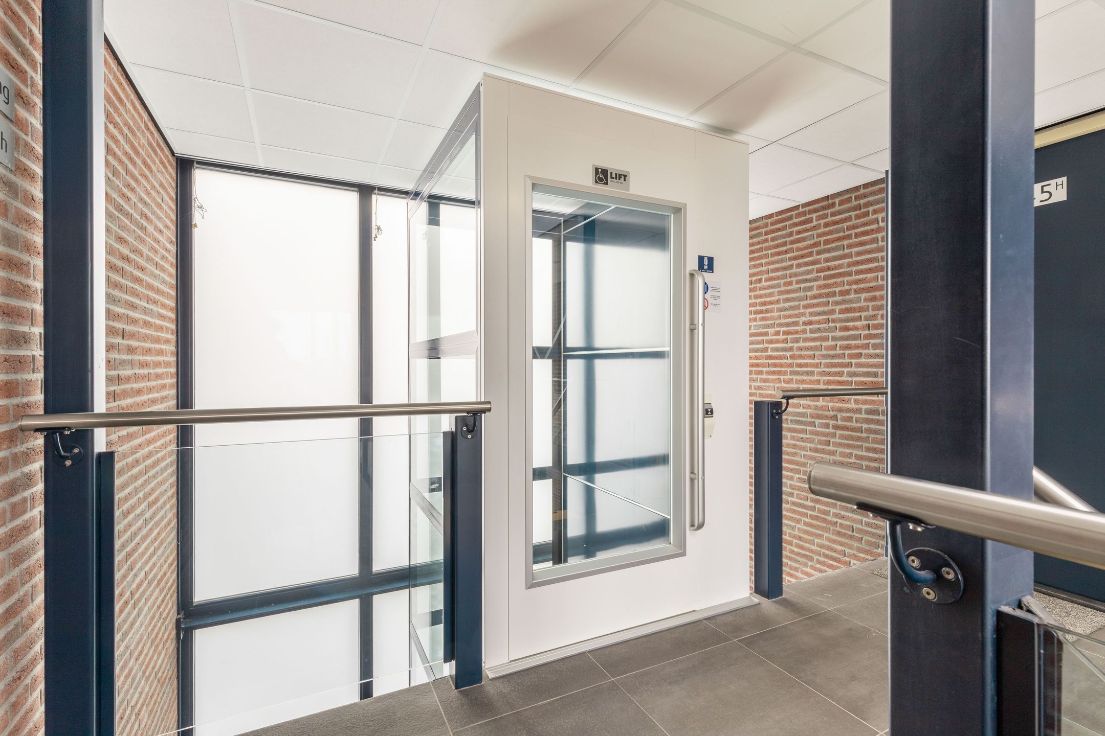 Foto 9 van Rijksweg 45-H