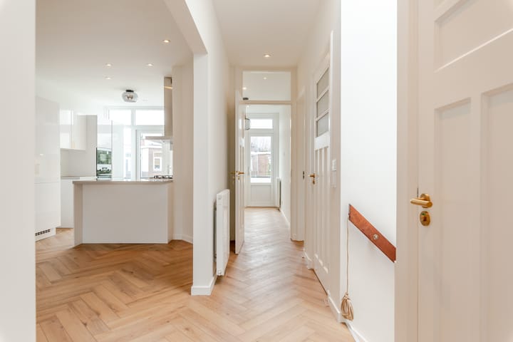 Foto 11 van Van Lansbergestraat 109