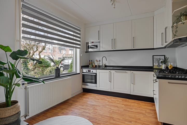 Foto 2 van Van Oosterzeestraat 28