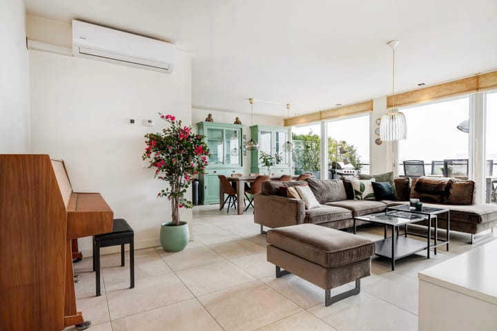 Foto 9 van Van der Duijn van Maasdamweg 586