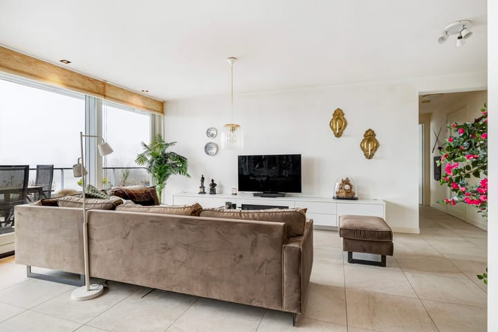 Foto 15 van Van der Duijn van Maasdamweg 586