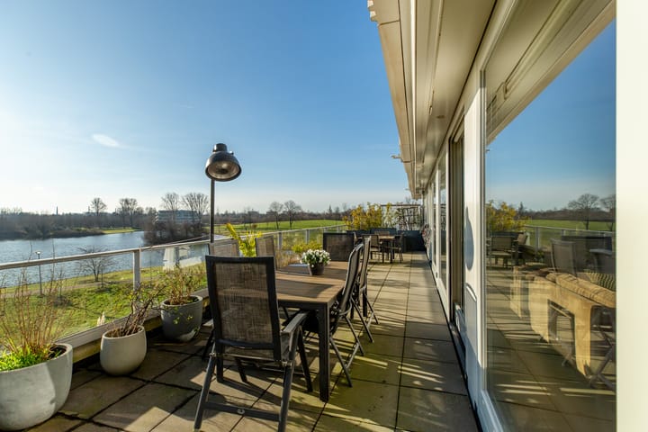 Foto 16 van Van der Duijn van Maasdamweg 586