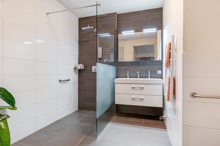 Foto 19 van Van der Duijn van Maasdamweg 586