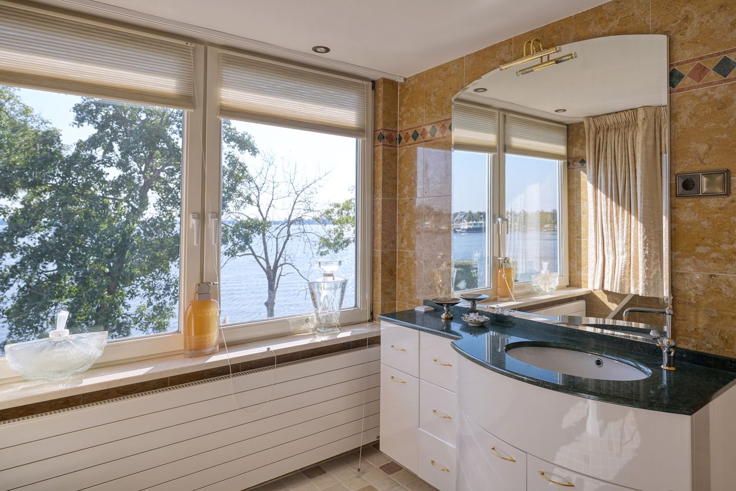 Foto 25 van Nieuw-Loosdrechtsedijk 306