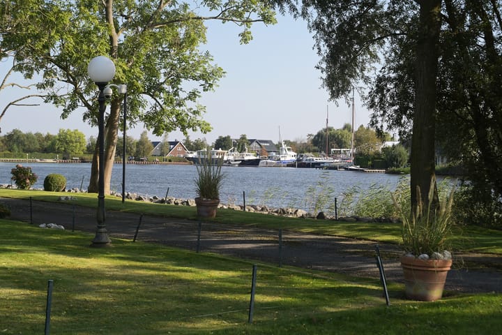 Foto 33 van Nieuw-Loosdrechtsedijk 306