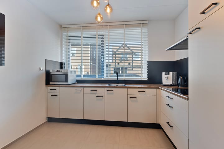 Photo 14 of Largostraat 17