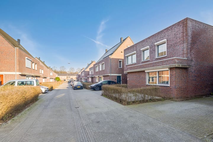 Photo 32 of Largostraat 17