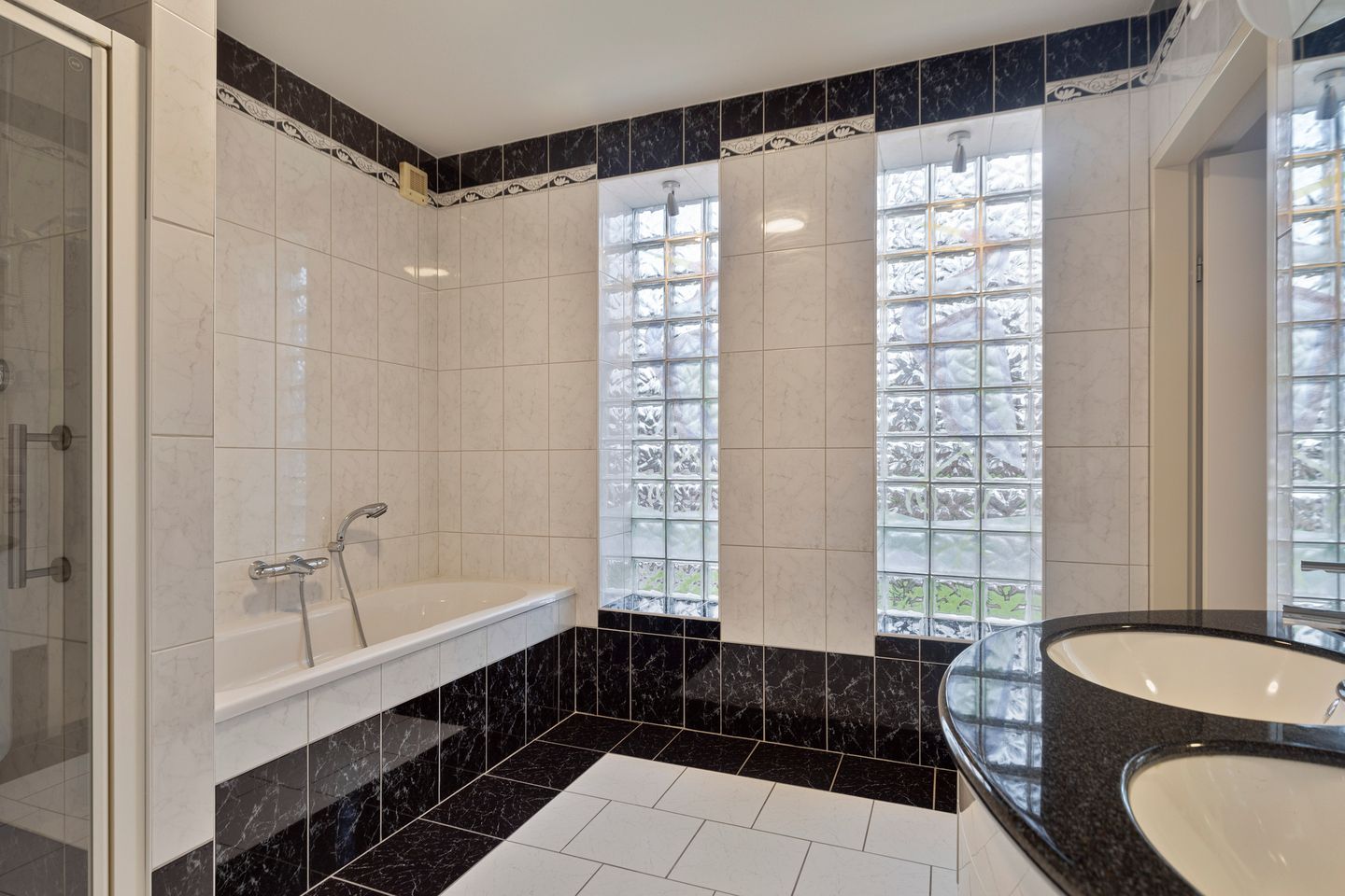 Photo 25 of Charlotte de Bourbonlaan 7