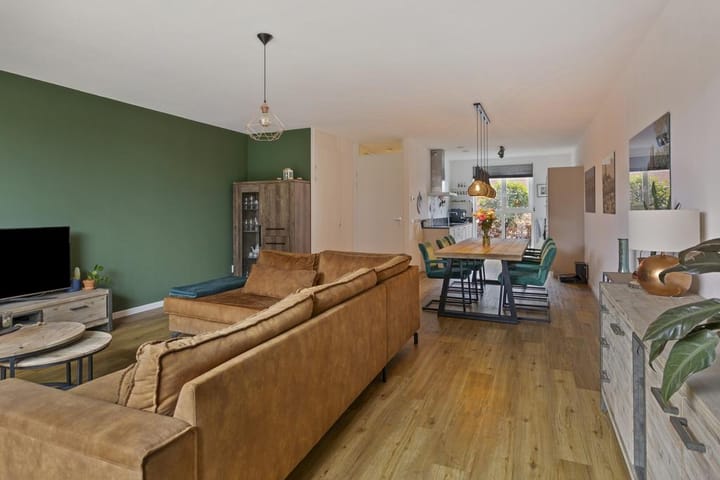 Foto 2 van Annie M.G. Schmidthof 1