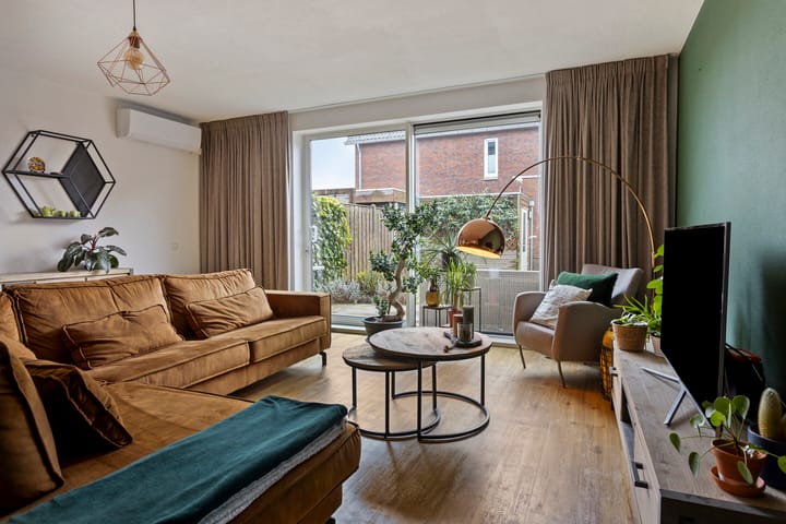 Foto 9 van Annie M.G. Schmidthof 1