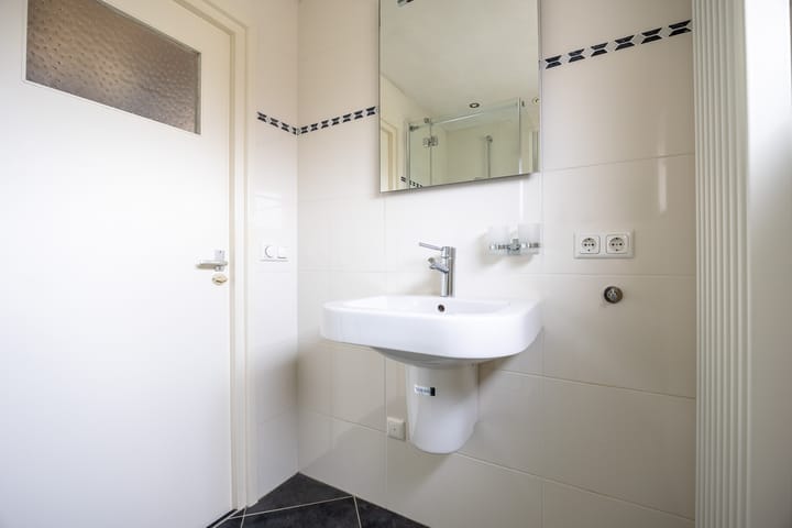 Foto 22 van van Broekhuizenstraat 4