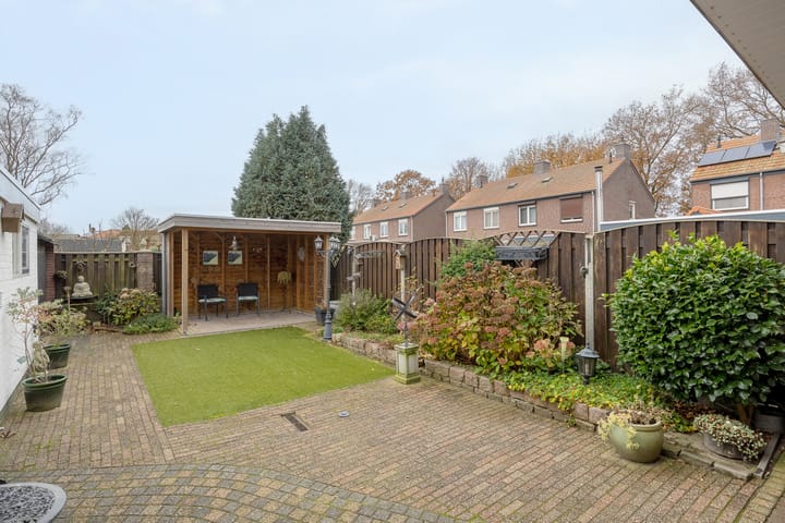 Foto 27 van van Broekhuizenstraat 4