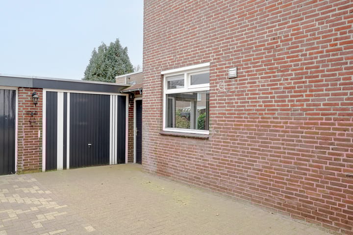 Foto 31 van van Broekhuizenstraat 4