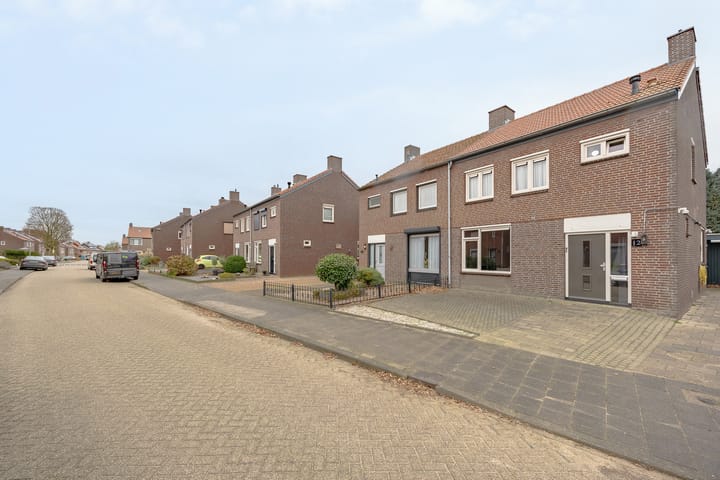 Foto 33 van van Broekhuizenstraat 4