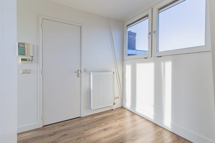 Foto 24 van Amsterdamsestraatweg 99-C