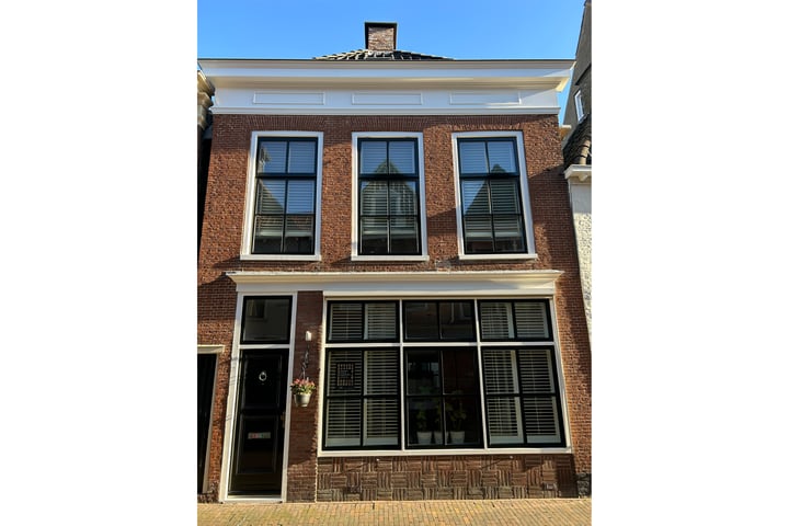 Bekijk foto 1 van St. Jacobstraat 15