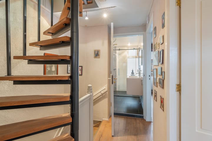 Photo 12 of Jan van Avennesstraat 39-A