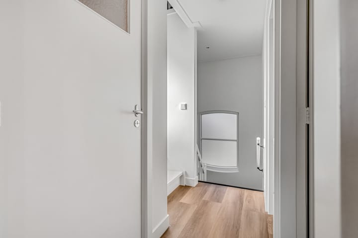 Photo 33 of Anna van Burenlaan 15