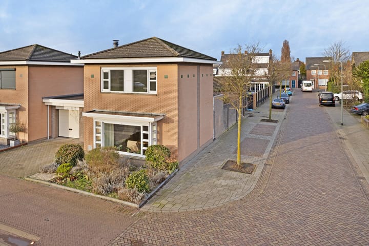 Foto 24 van Dr. van der Steenlaan 24