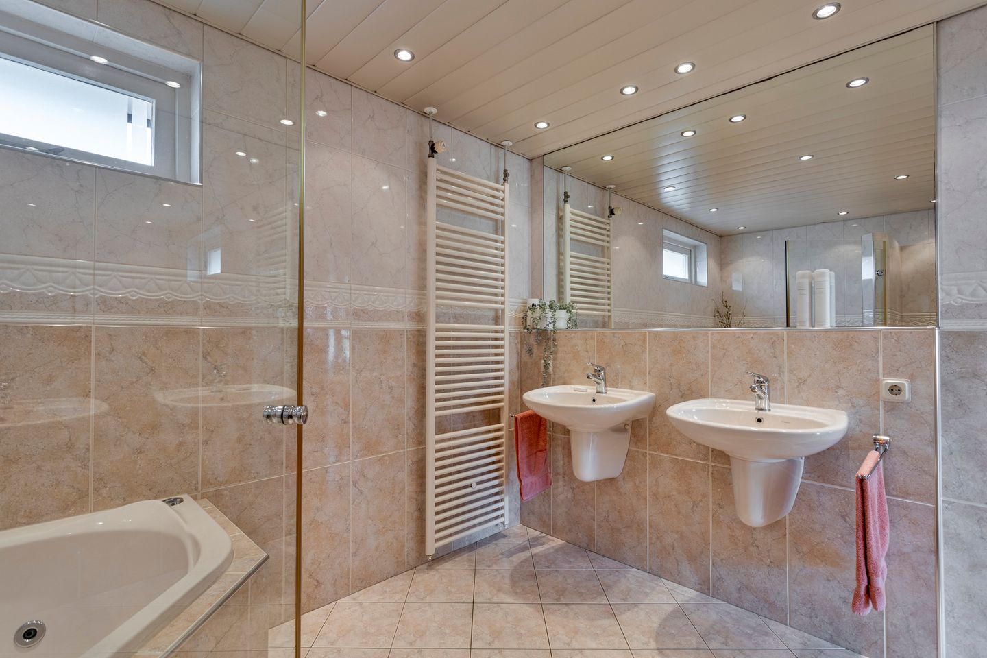 Photo 35 of Bantingstraat 10