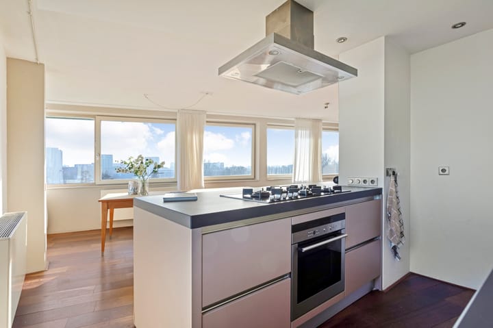 Photo 10 of Jesse Owenshof 30