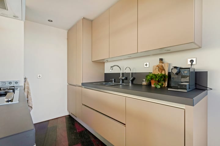 Photo 11 of Jesse Owenshof 30