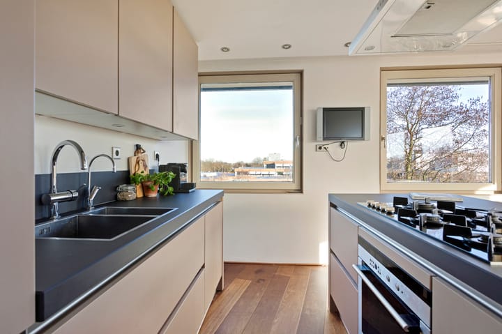 Photo 12 of Jesse Owenshof 30