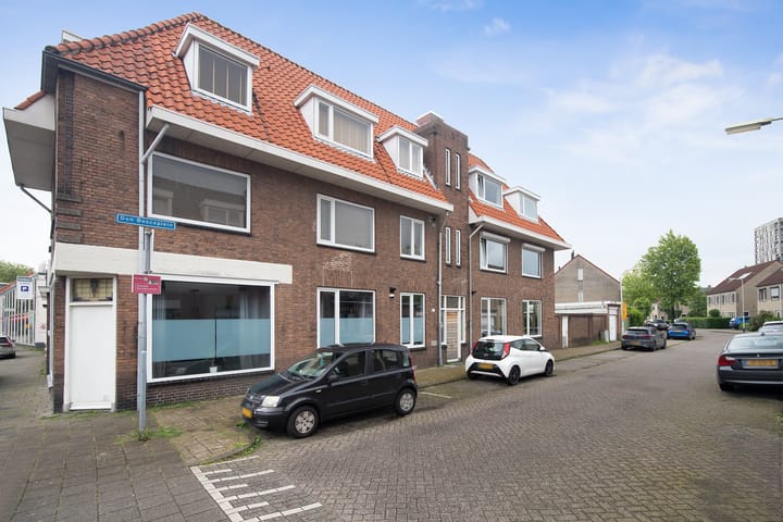 Foto 2 van Don Boscoplein 1-B