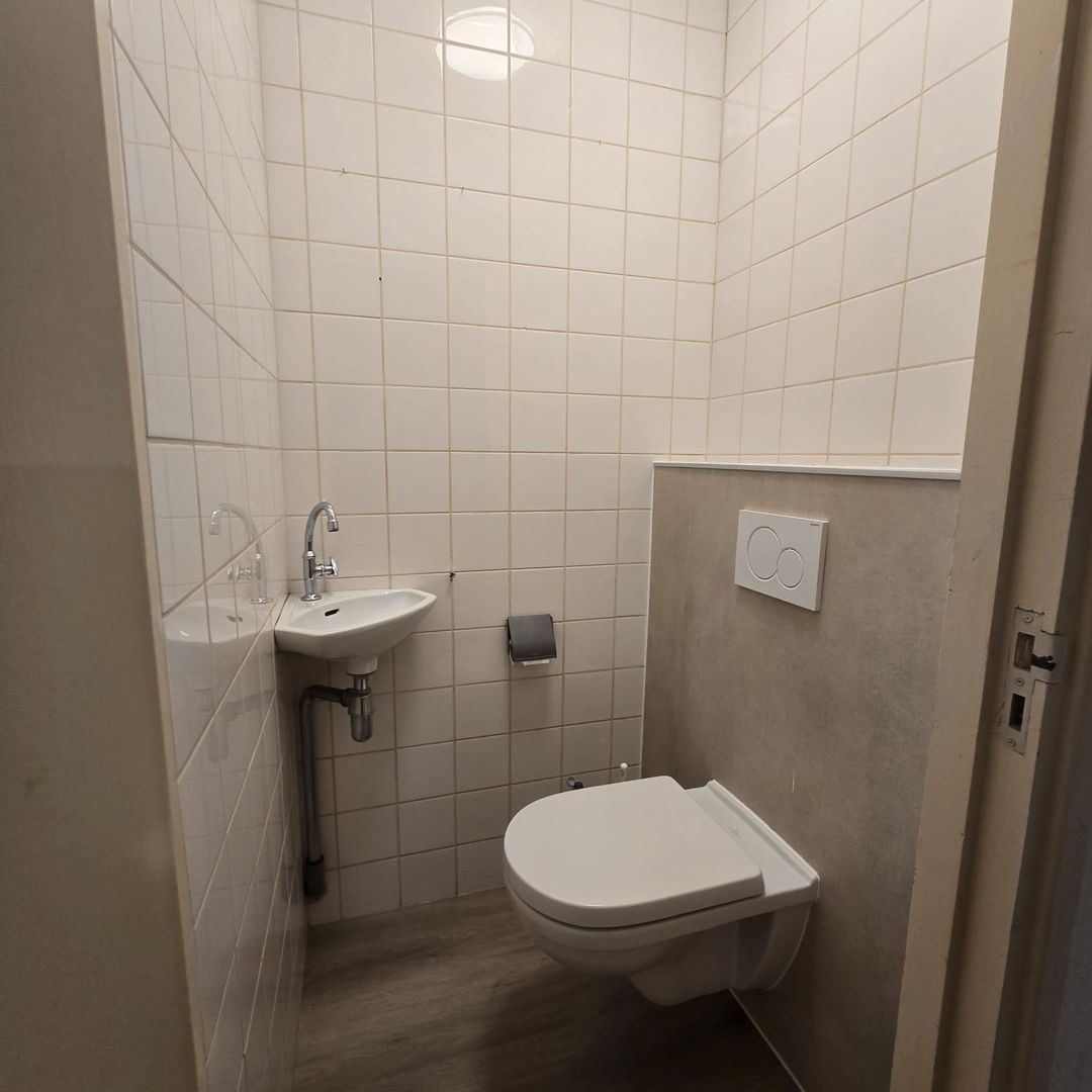 Photo 8 of Prins Hendrikstraat 1-B