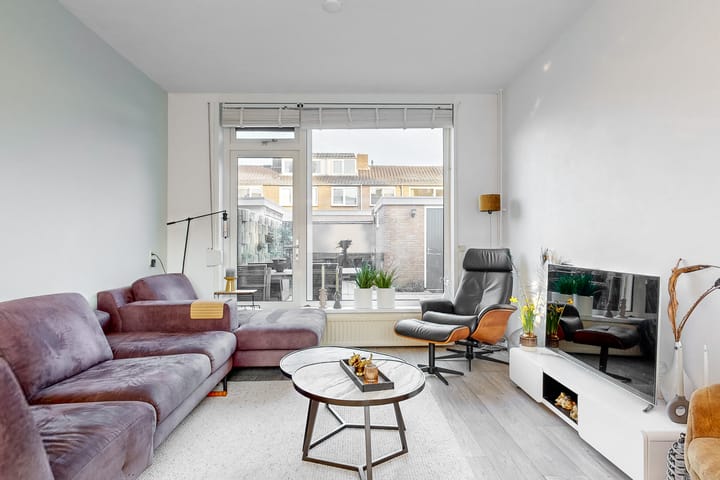 Photo 3 of Van Limburg Stirumstraat 20