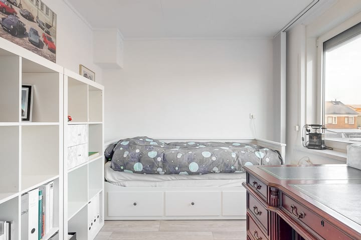 Photo 12 of Van Limburg Stirumstraat 20