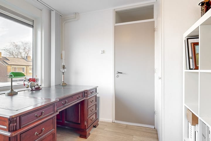 Photo 13 of Van Limburg Stirumstraat 20