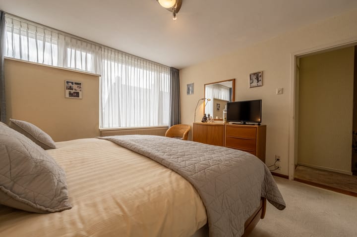 Photo 28 of Lokkenstraat 10