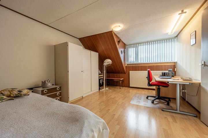 Photo 38 of Lokkenstraat 10