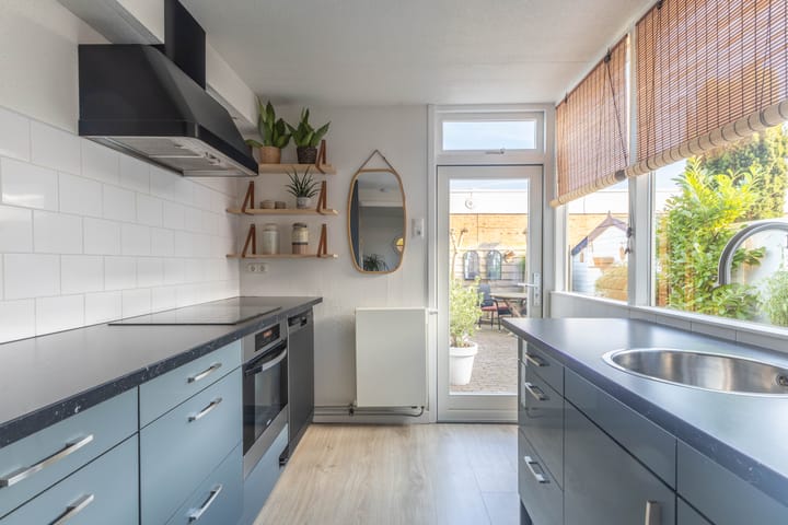 Foto 10 van Strick van Linschotenstraat 3