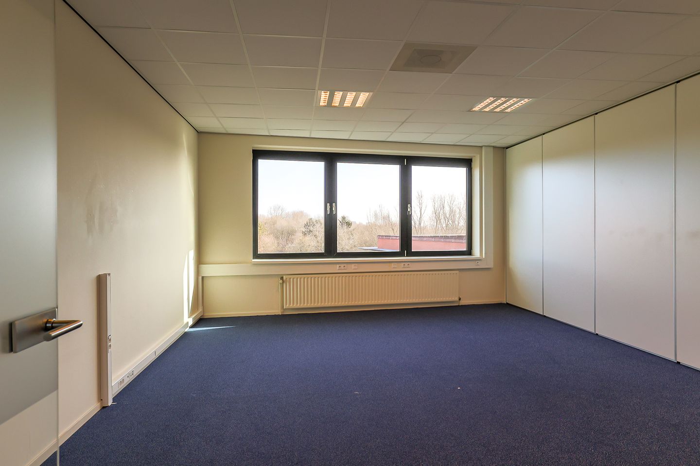 View photo 4 of Rozenburglaan 1